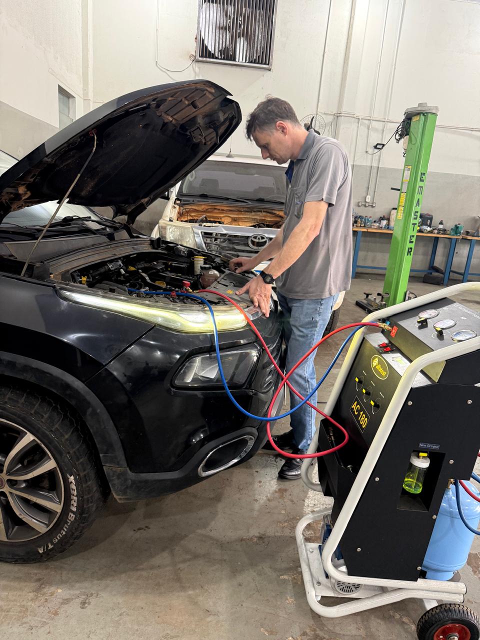 Recarga de ar-condicionado em um Citroën C4 Cactus