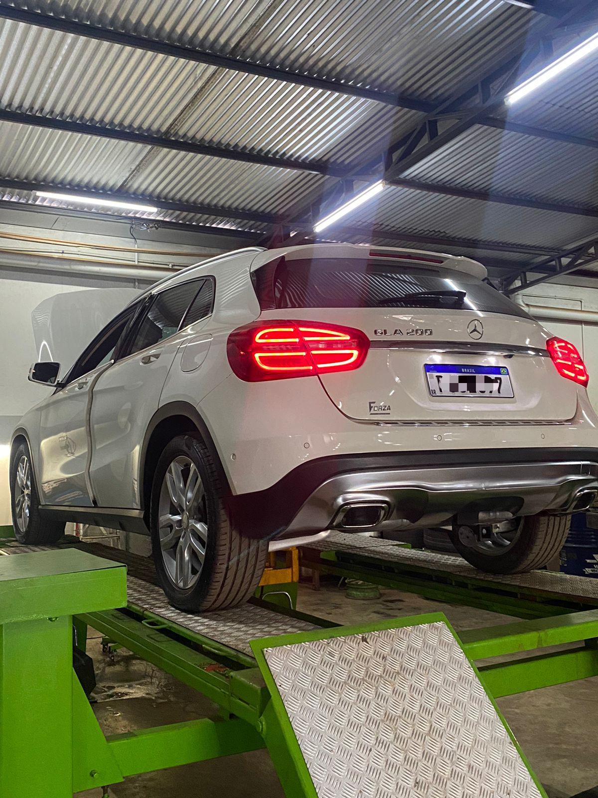 Geometria de rodas em um Mercedes-Benz GLA